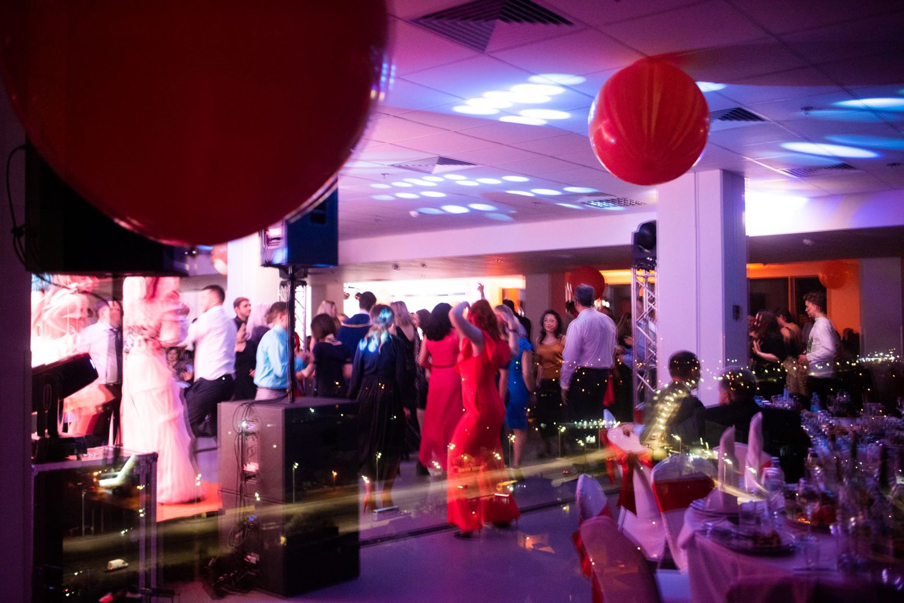 Новорічний бал у Королівстві Клініки "Мати та Дитина" – святкова атмосфера