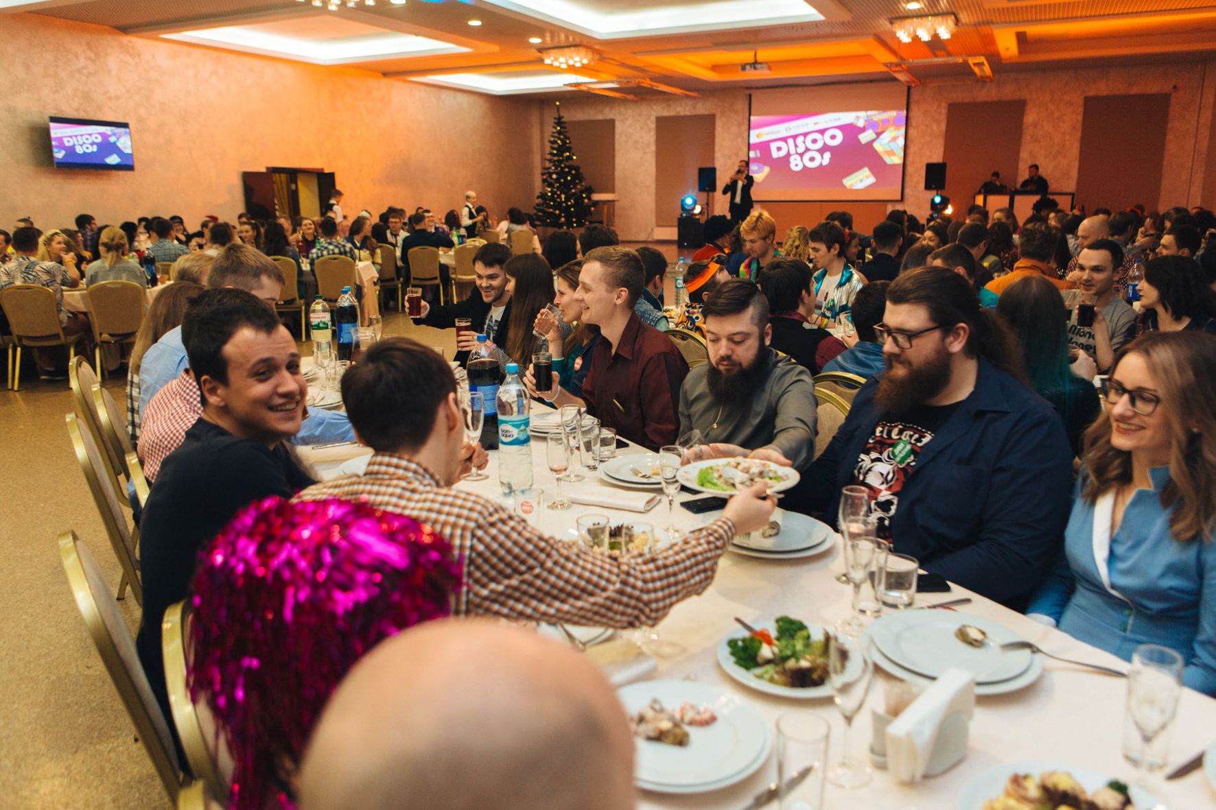 Гості IT-компанії QA Test Lab на новорічній вечірці у стилі Диско 80-х у