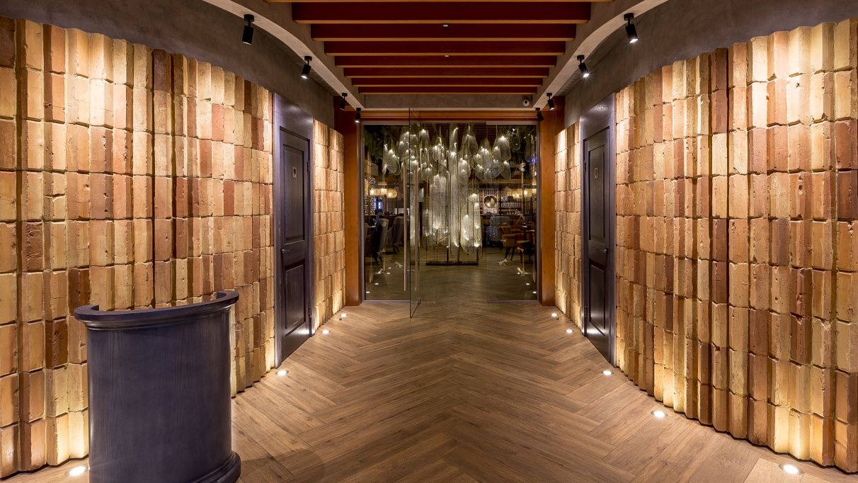 Сучасний інтер'єр ресторану Park Land, ідеальна локація для організації святкувань, організація заходів Київ