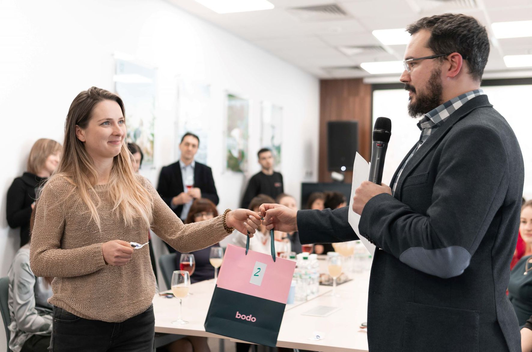 podarunky-spivrobitnyciam-8-bereznia