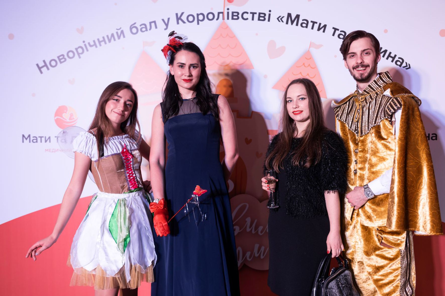 Фотозона для гостей із чарівним зимовим декором