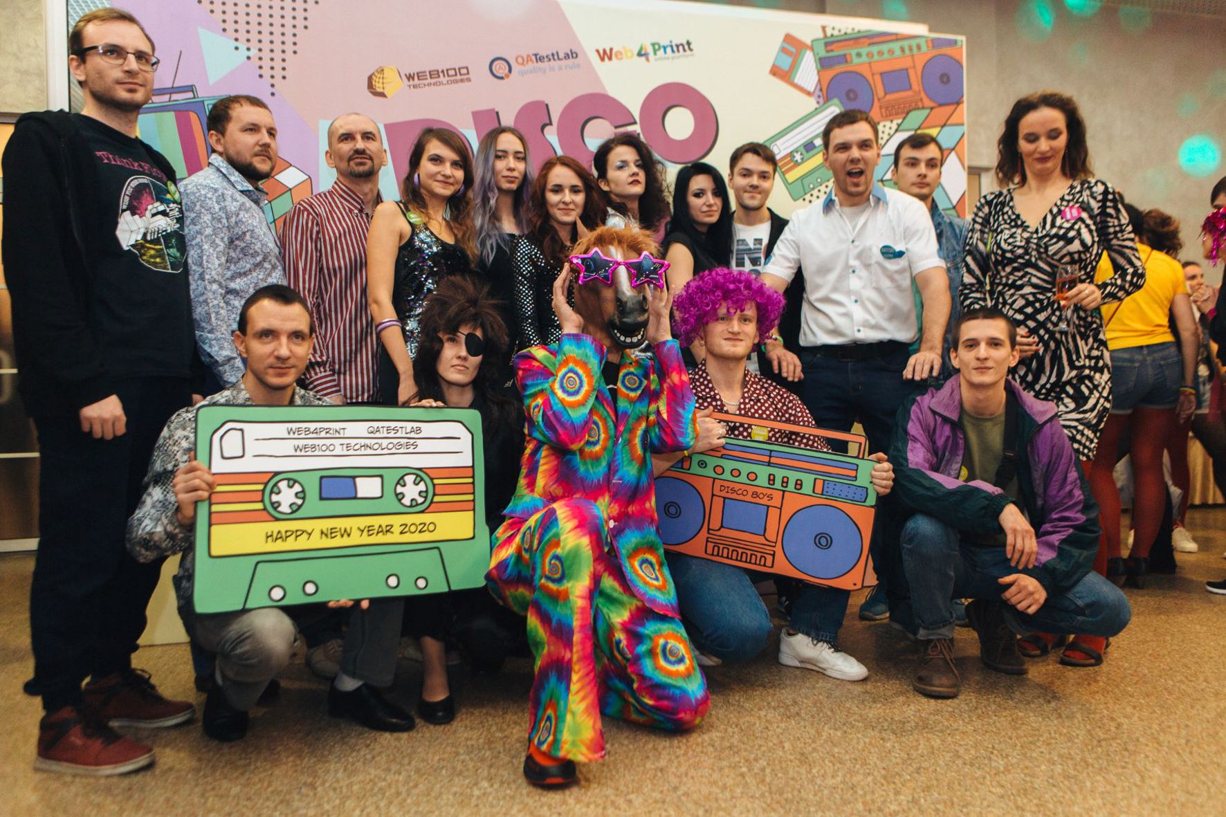 Гості IT-компанії QA Test Lab на новорічній вечірці у стилі Диско 80-х у