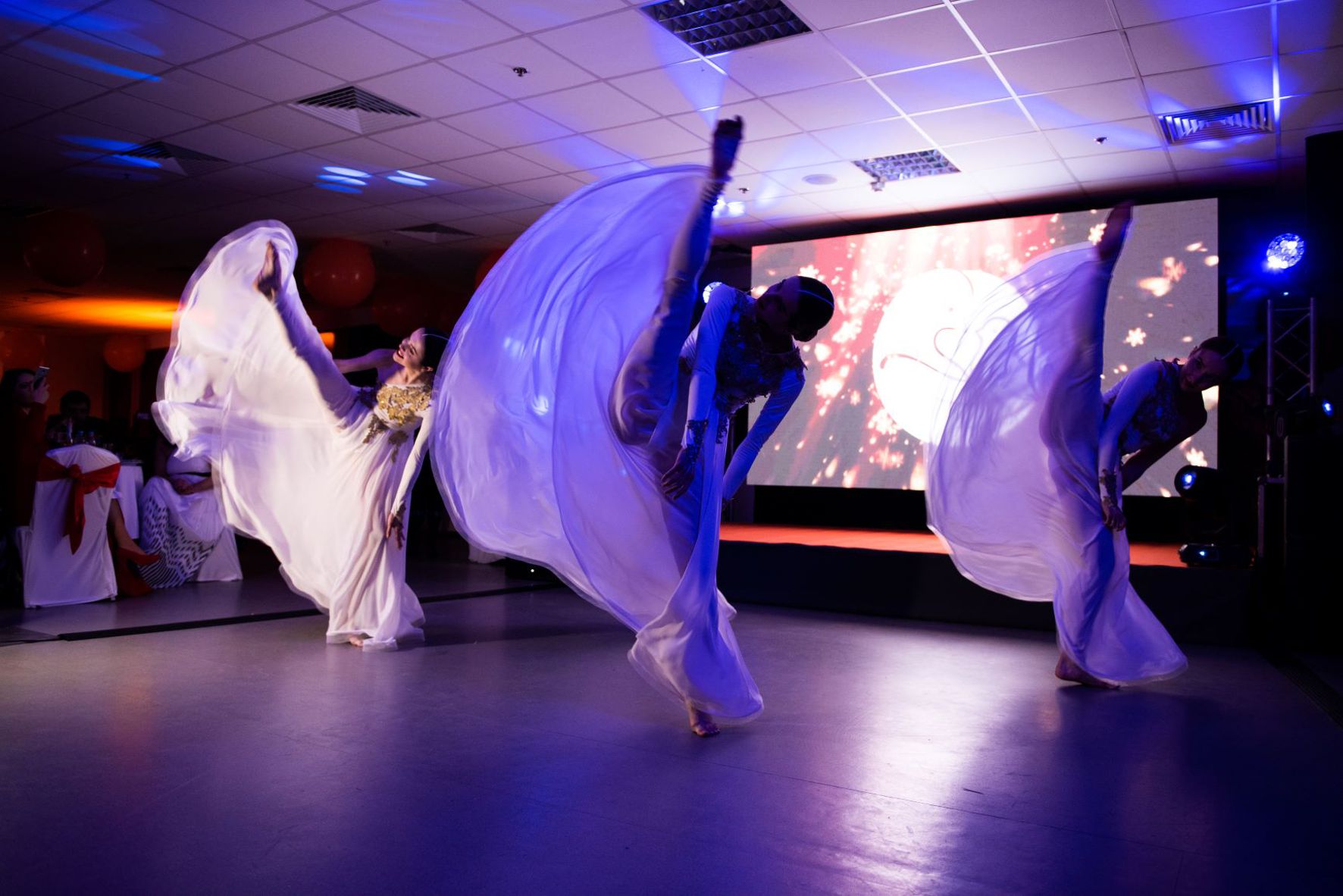 Артисти та яскраве шоу на новорічному корпоративі