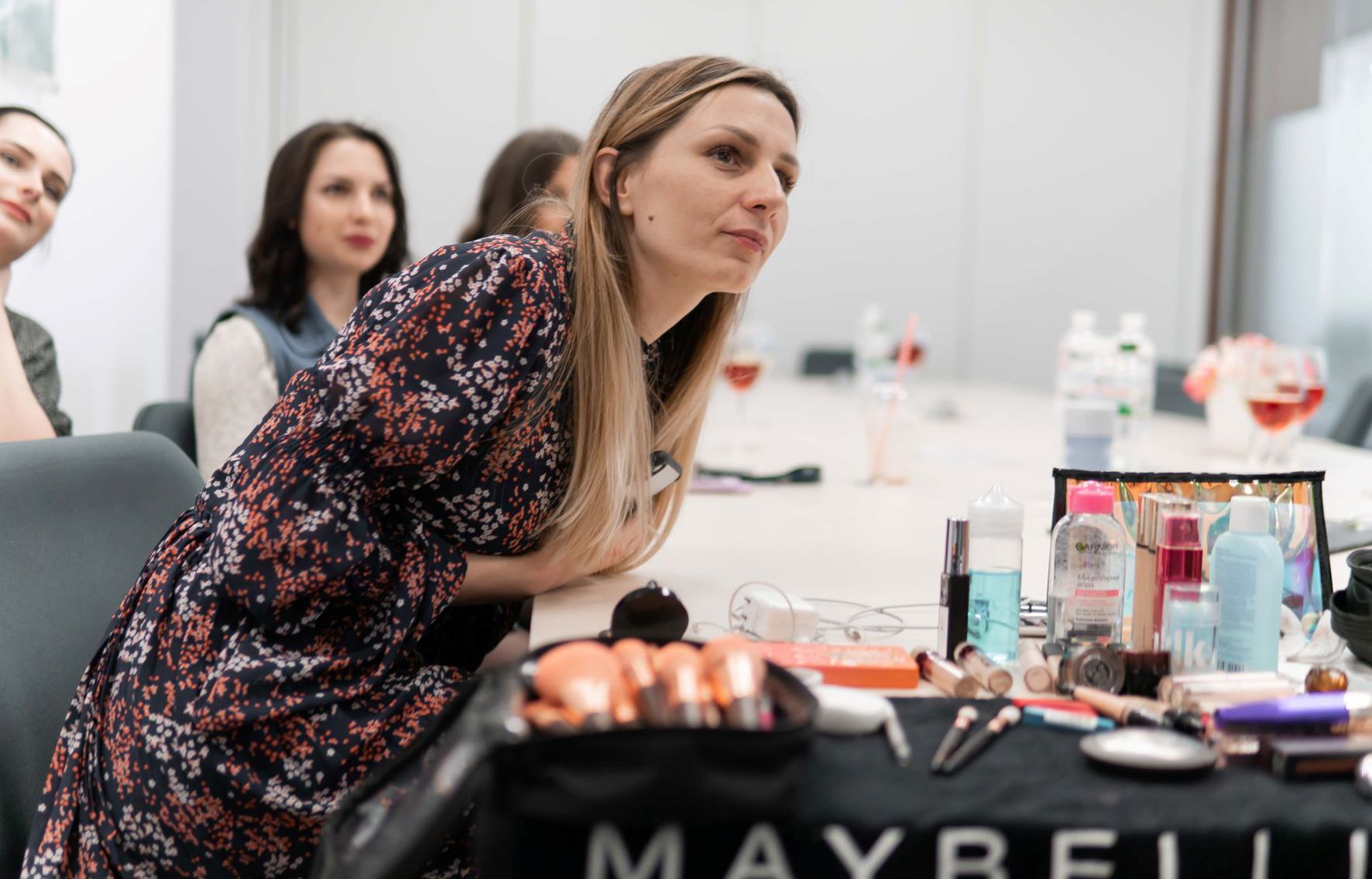 Майстер-клас із макіяжу від зіркового блогера на корпоративі Abbott Ukraine до 8 Березня