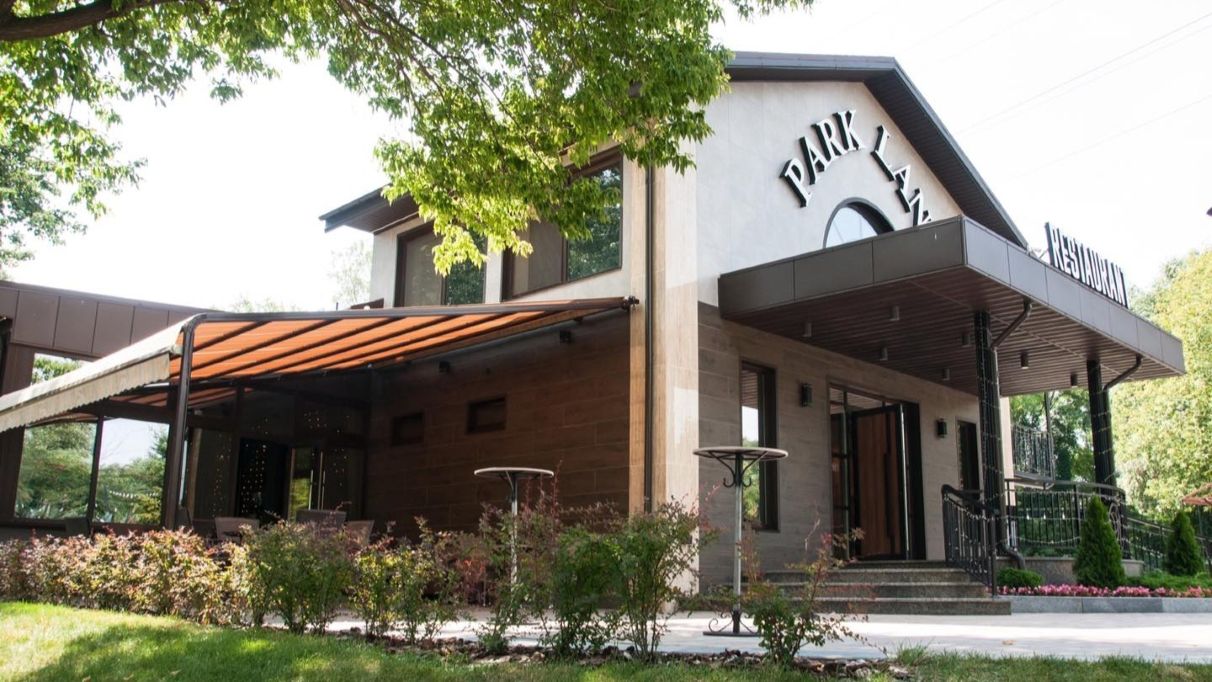 Ресторан Park Land в Києві з панорамним видом на озеро для банкетів та івентів, організація заходів від Прищепкін Event-Team