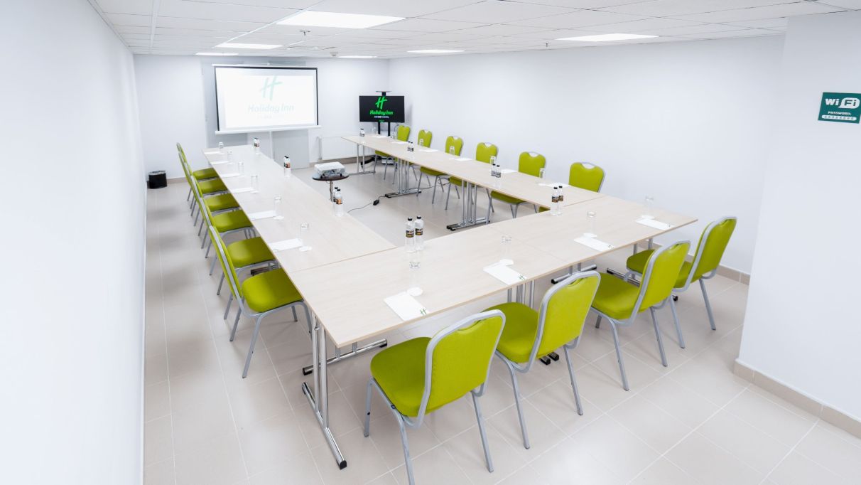 Організація конференцій у захищених конференц-залах Shelter у готелі Holiday Inn Київ
