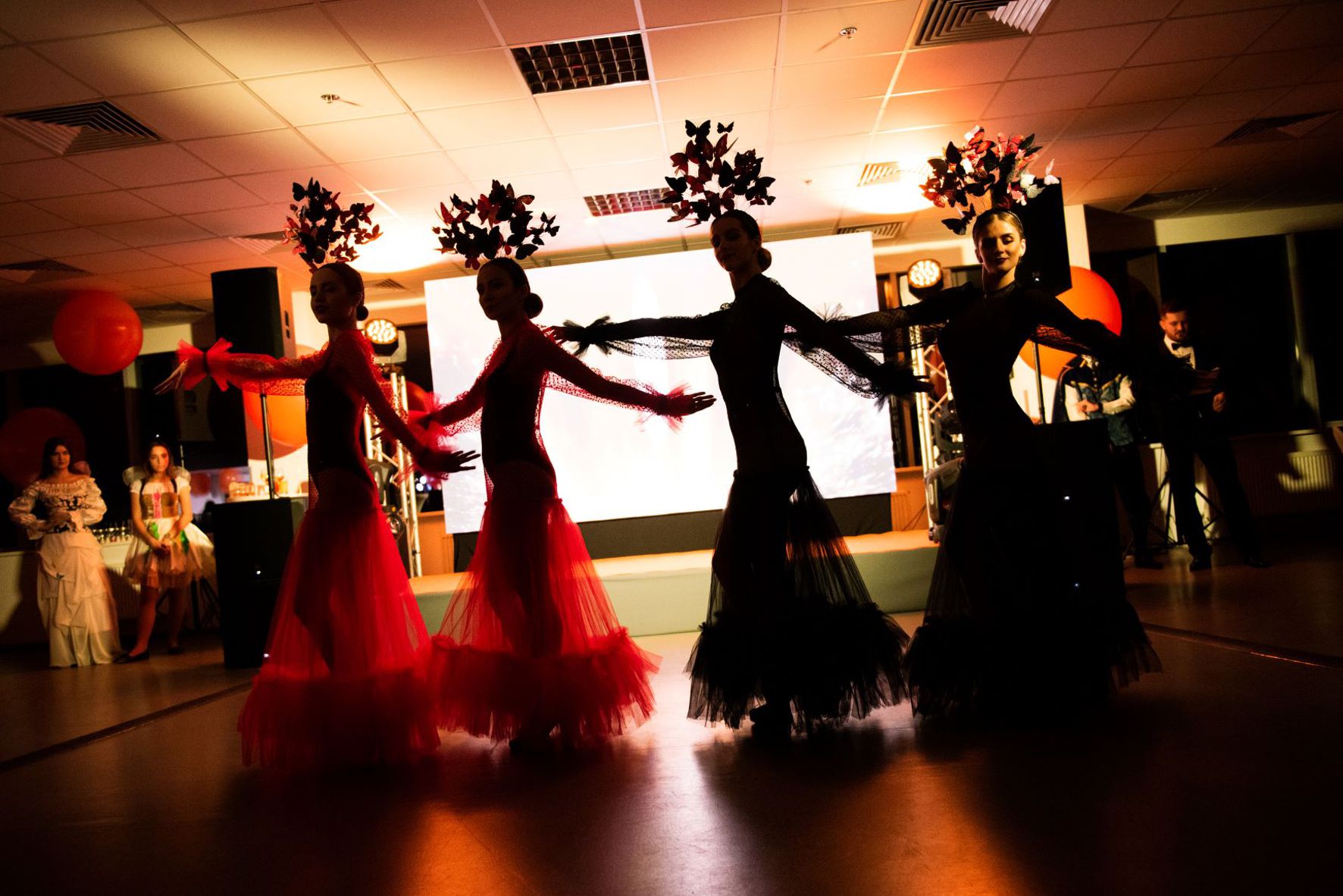 Артисти та яскраве шоу на новорічному корпоративі