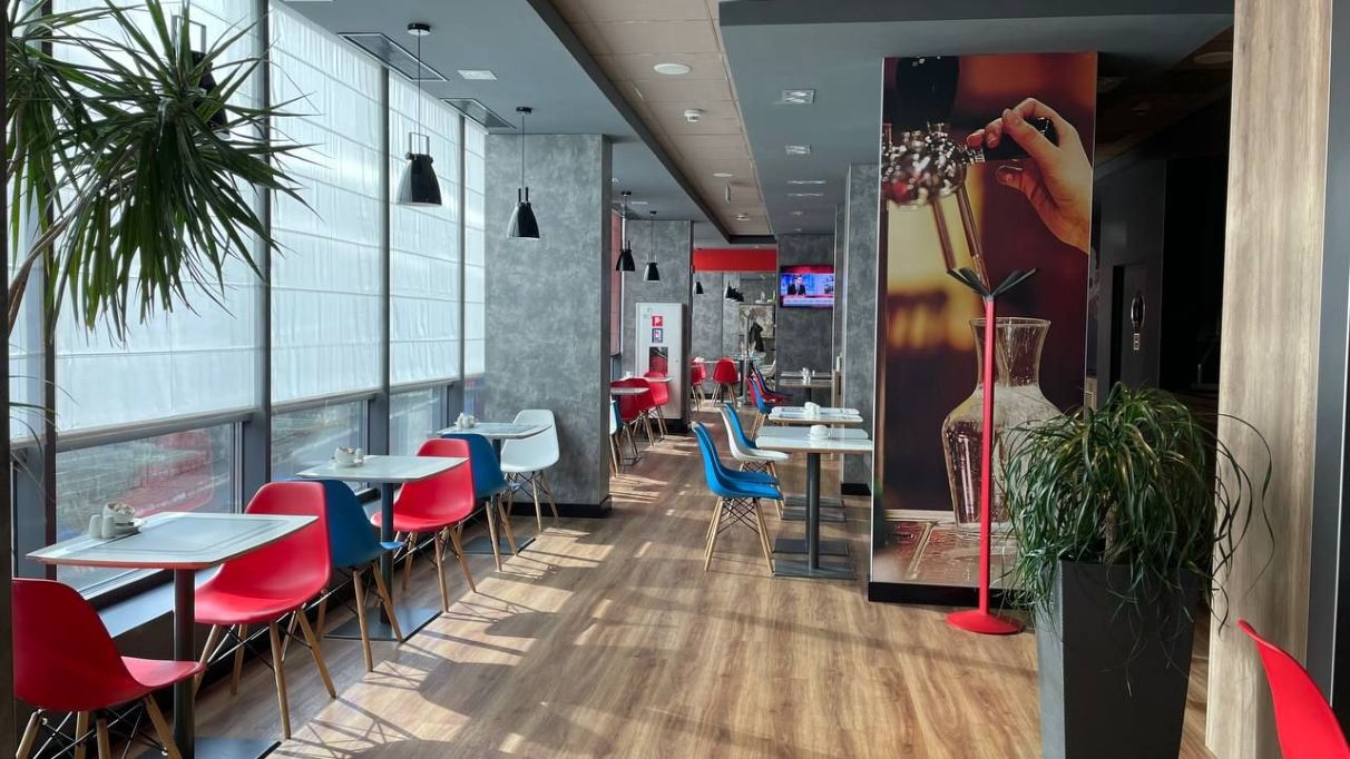 Ресторан готелю Ibis Київ Залізничний Вокзал, організація кава-брейків, сніданків, обідів, корпоративних вечерь