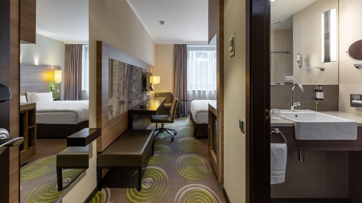 Номер Стандарт Готель Холідей Інн Київ Організація конференцій від Прищепкін Event-Team івент-агенції Київ