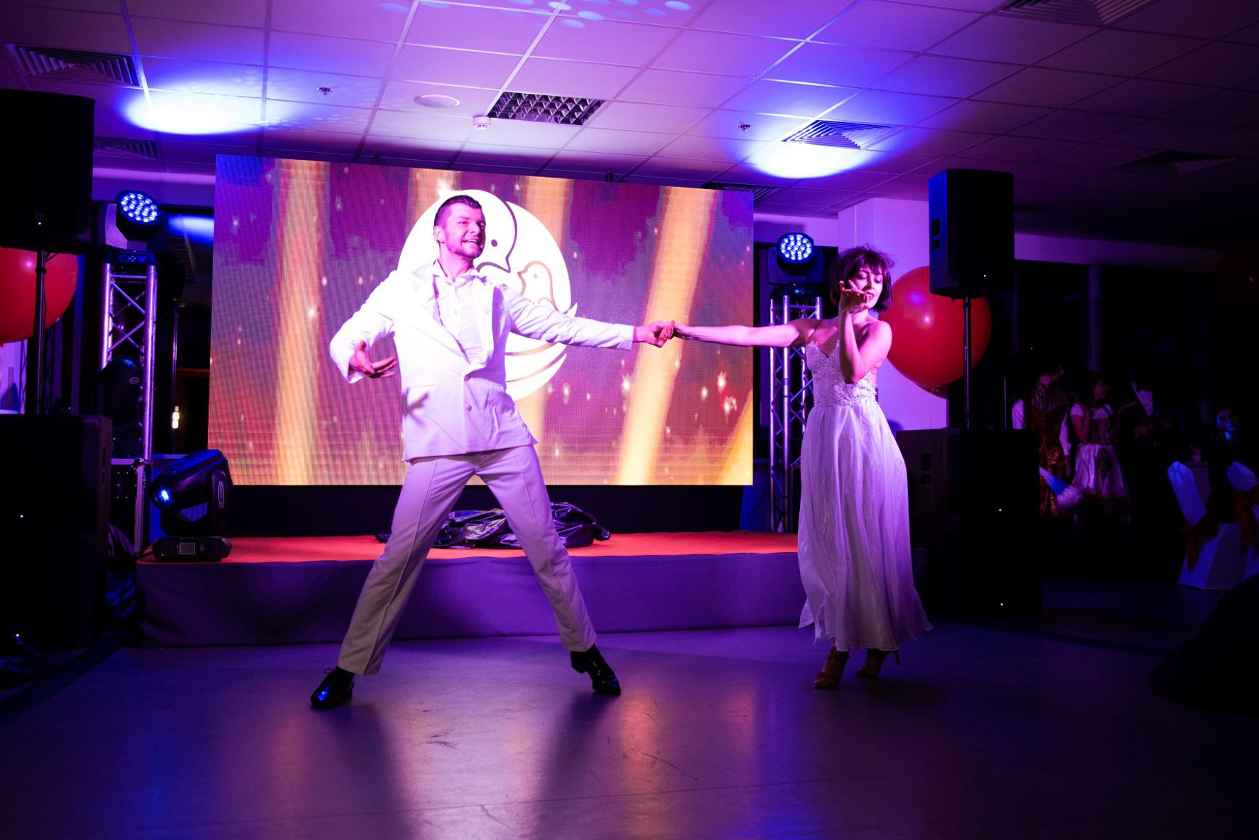 Артисти та яскраве шоу на новорічному корпоративі