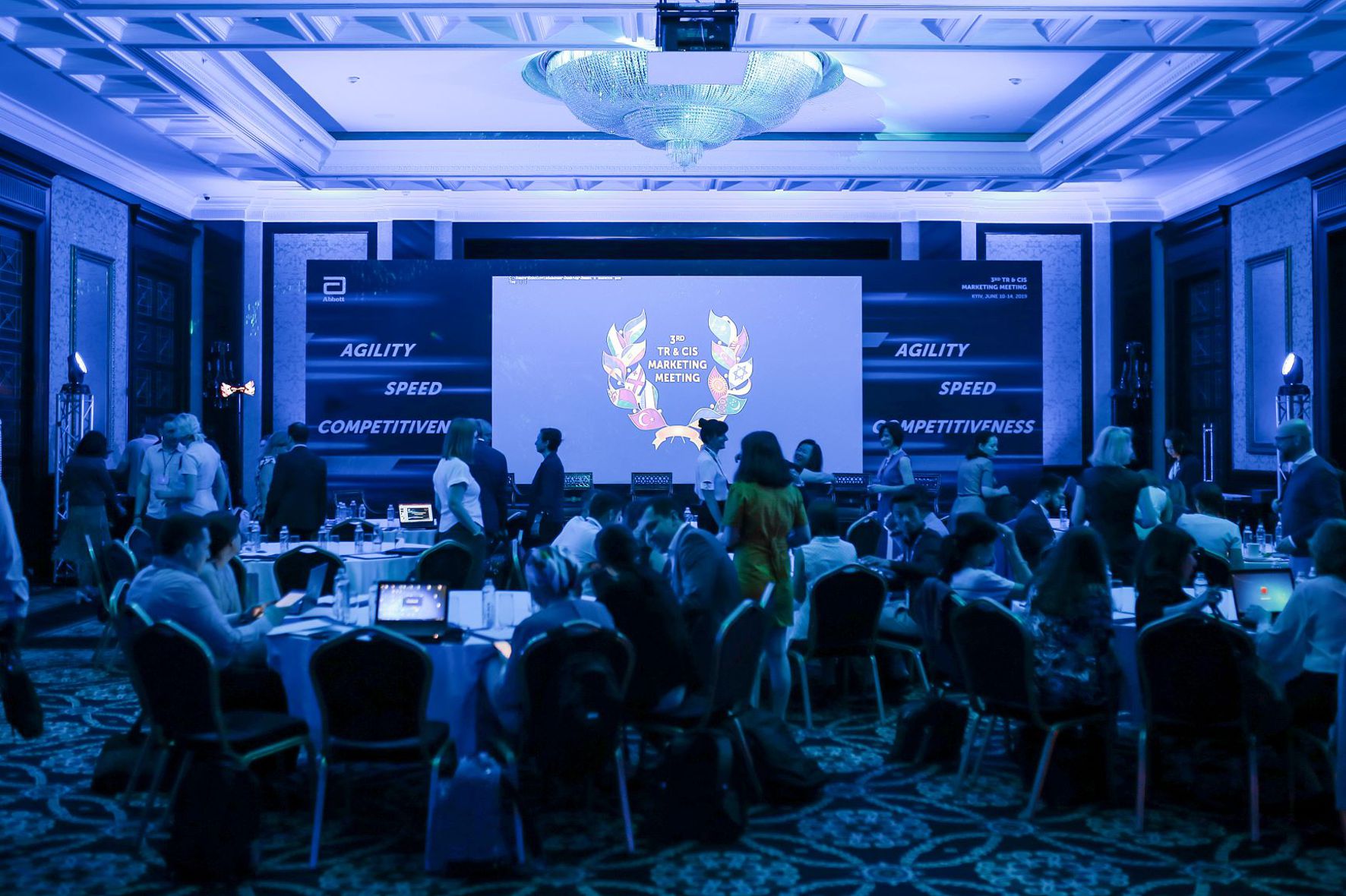 Панельна дискусія на міжнародному форумі маркетологів Abbott у готелі Intercontinental Kyiv