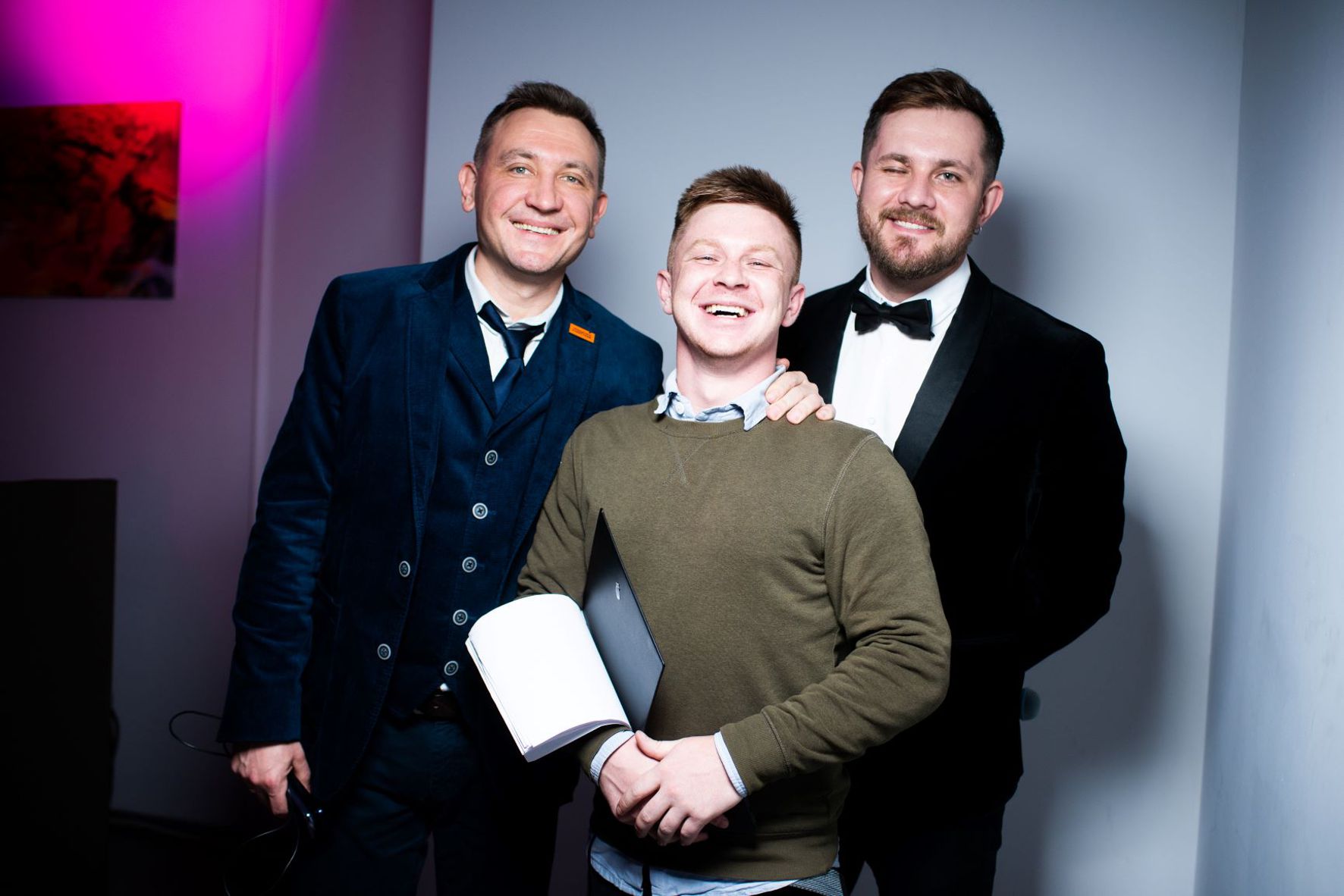 Дружня атмосфера корпоративного балу з колегами