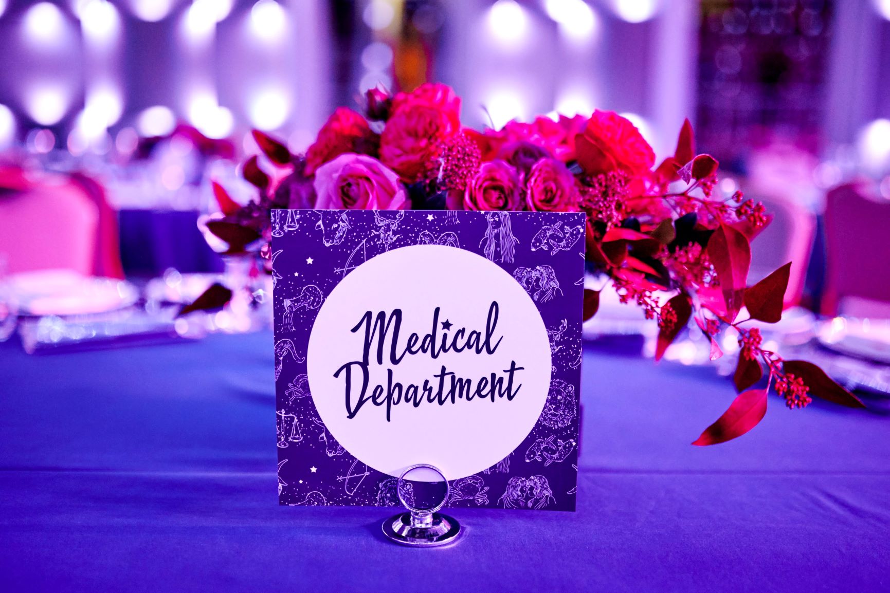 Святковий декор залу на гала-вечері, оформлення корпоративу