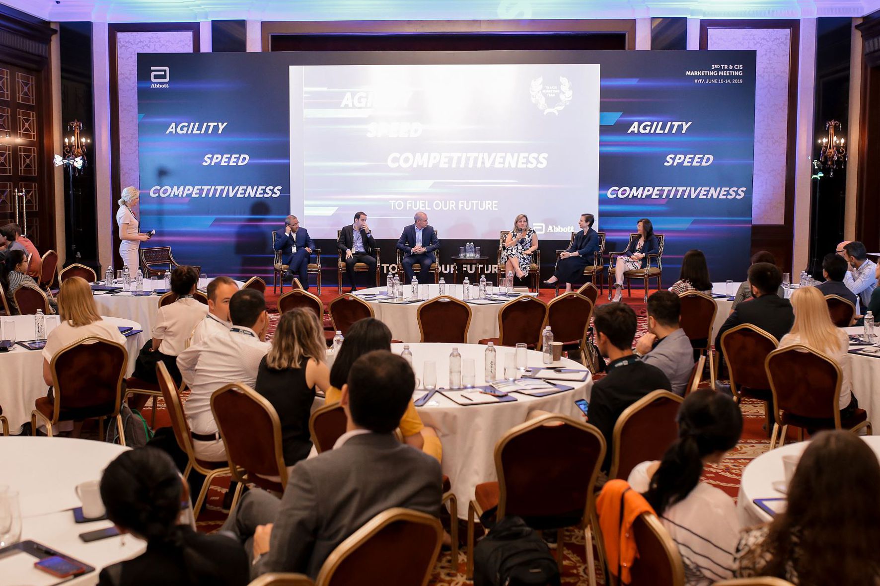 Панельна дискусія на міжнародному форумі маркетологів Abbott у готелі Intercontinental Kyiv