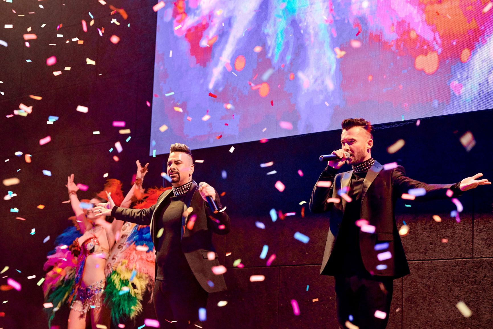 Амадор Лопес виступає на корпоративній вечірці Bayer