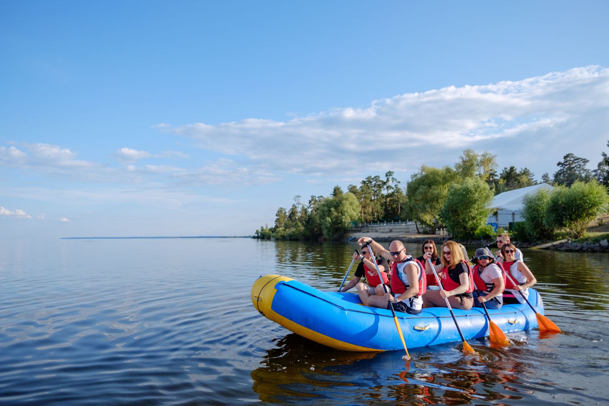 Спортивний тимбілдинг – співробітники разом керують яхтою