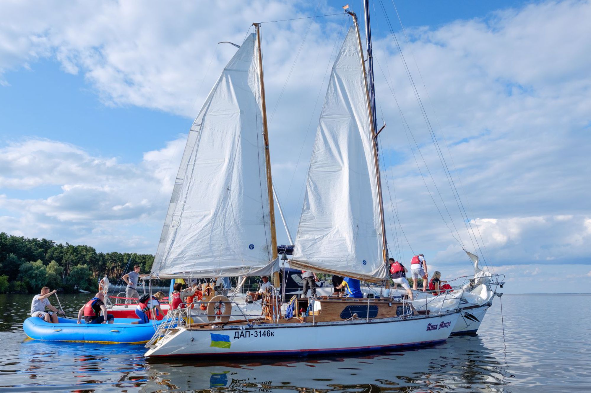 Вітрильна регата для корпоративної команди на Київському морі