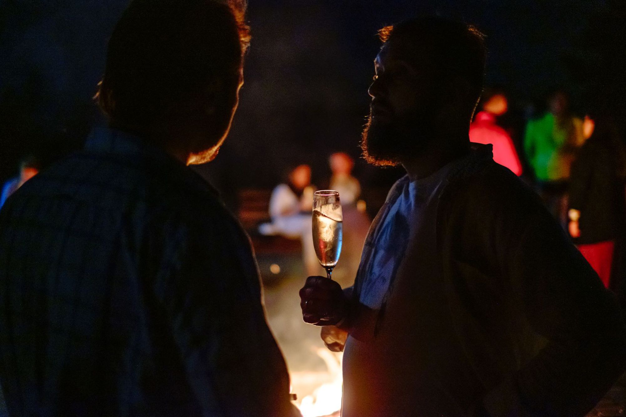 Атмосферне завершення тимбілдингу біля багаття з гітарою