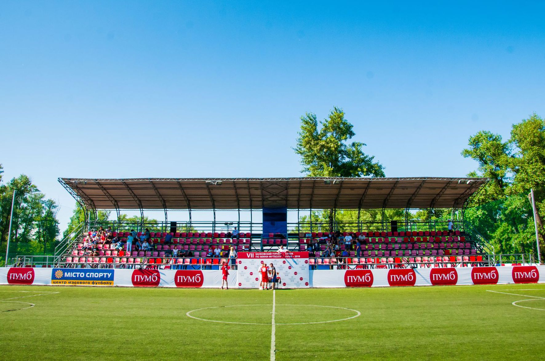 Команди на футбольному полі під час Кубку ПУМБ 2018