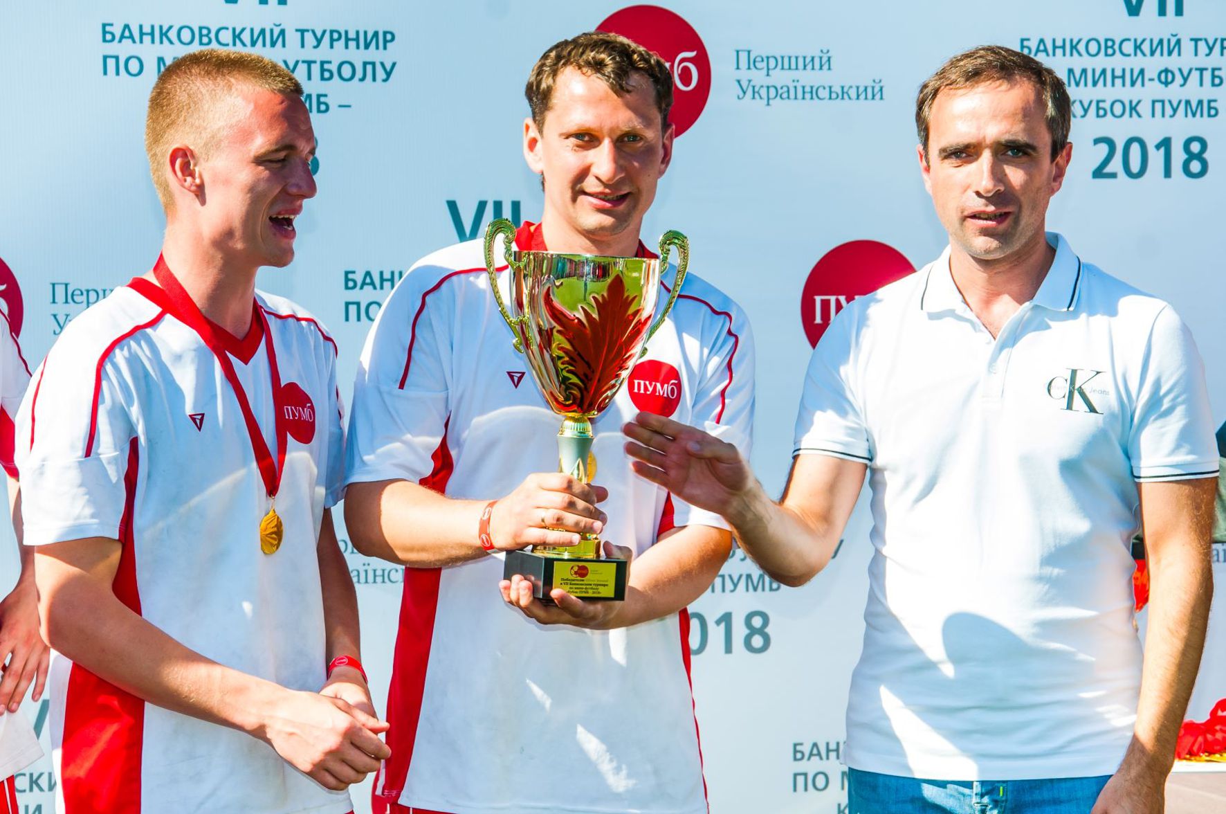 Нагородження переможців турніру Кубок ПУМБ 2018 з метафаном і шампанським