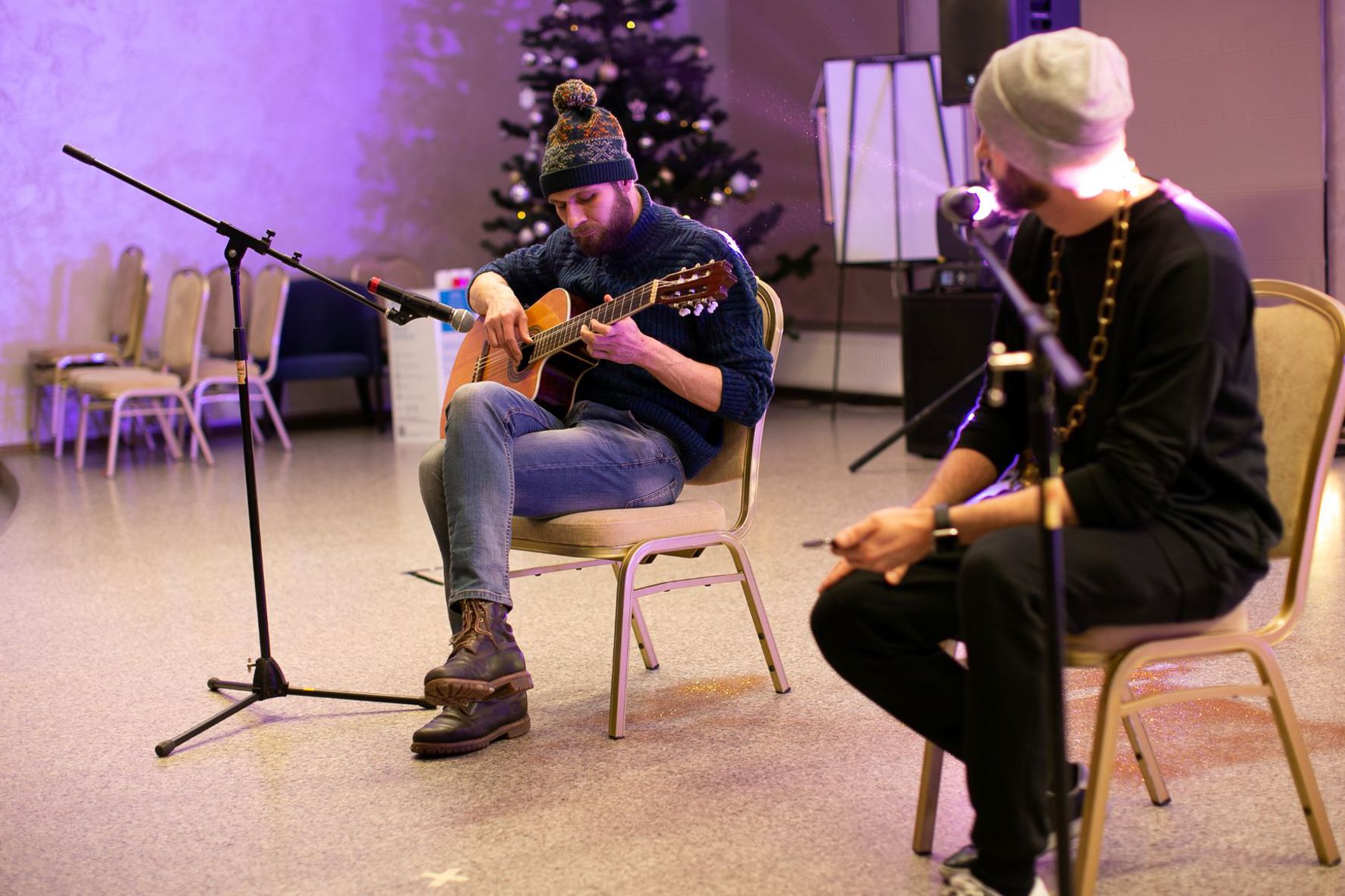 Сцена вокального батлу на новорічному корпоративі EcosoftVision 2020