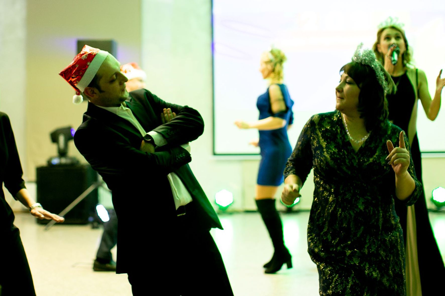 Сцена вокального батлу на новорічному корпоративі EcosoftVision 2020