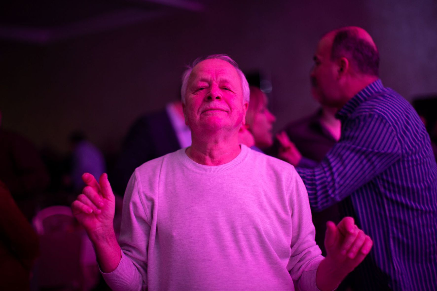 Діджей створює атмосферу вечора