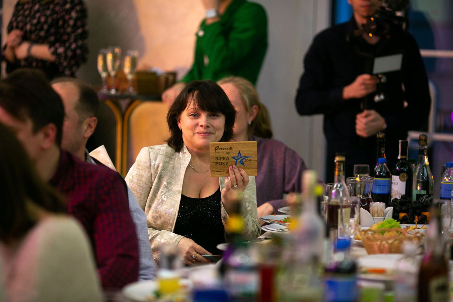 Глядачі підтримують колег у вокальному батлі