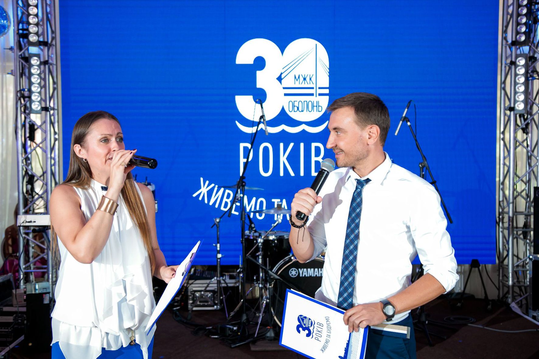 Ведучі заходу Єгор Прищепкін та Ольга Суботіна - Ювілейний вечір МЖК Оболонь у святковій атмосфері Sobi CLUB