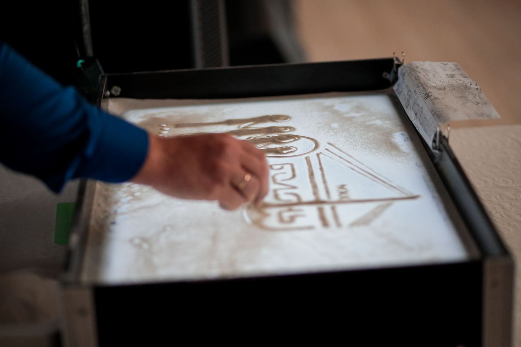 Пісочна анімація. Ювілейний вечір МЖК Оболонь у святковій атмосфері Sobi CLUB