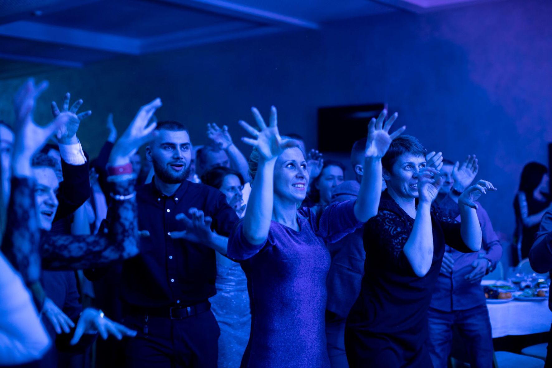 Глядачі підтримують колег у вокальному батлі