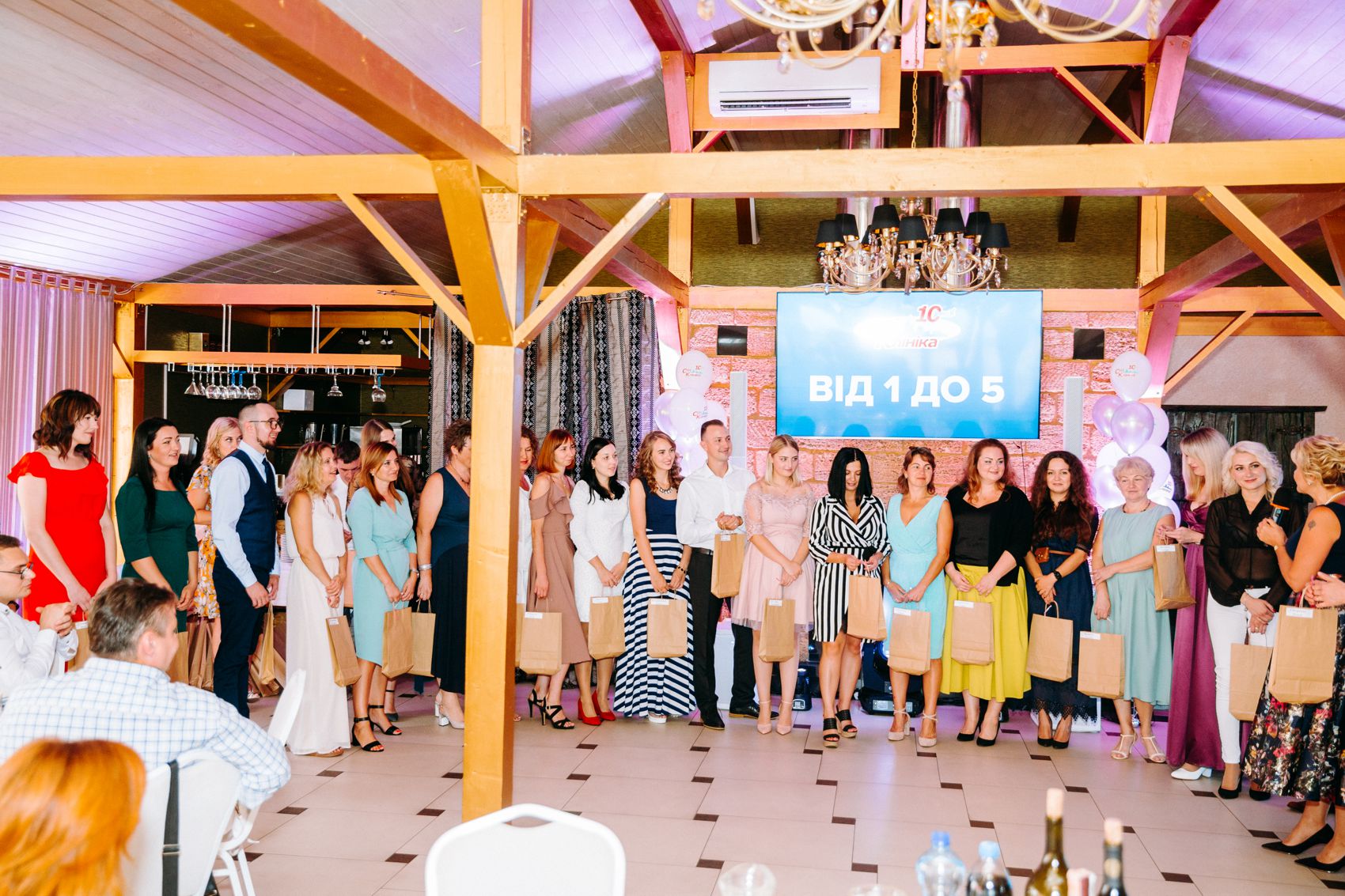 Ювілей Сіті Клініки – святковий зал з логотипом клініки