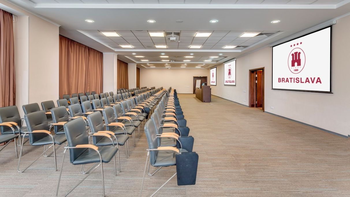 Организация конференций в Киеве и Украине – зал Конгресс в отеле Братислава