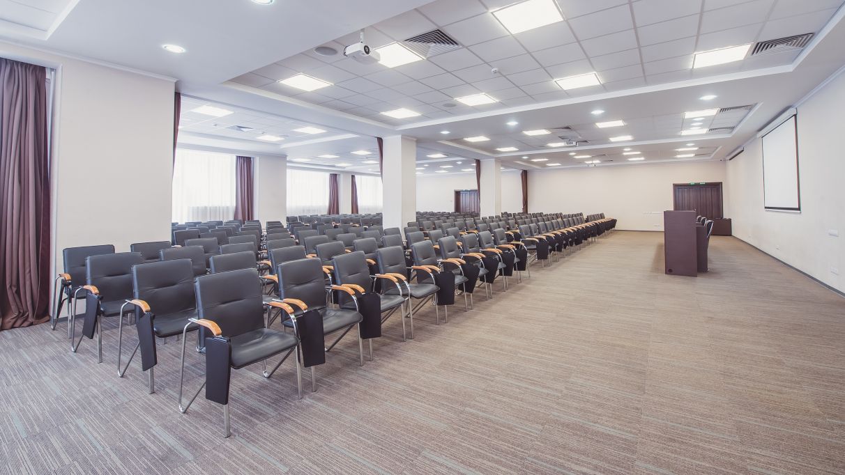 Организация конференций в Киеве и Украине – зал Конгресс в отеле Братислава