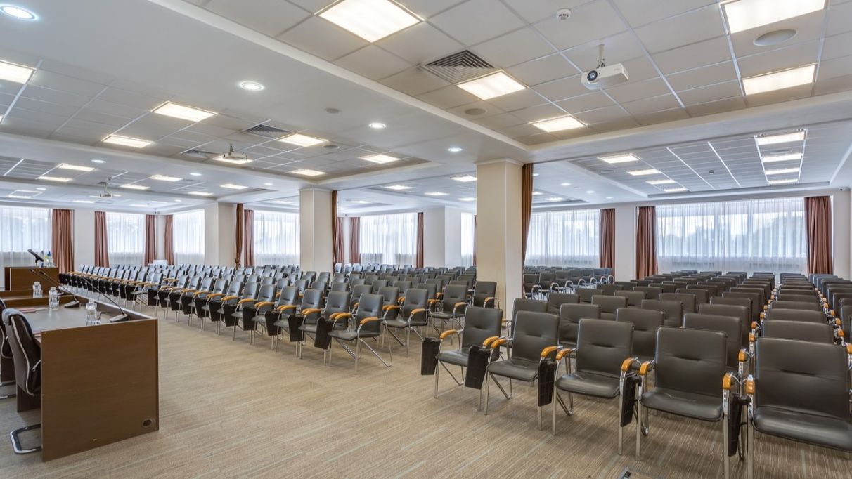 Организация конференций в Киеве и Украине – зал Конгресс в отеле Братислава