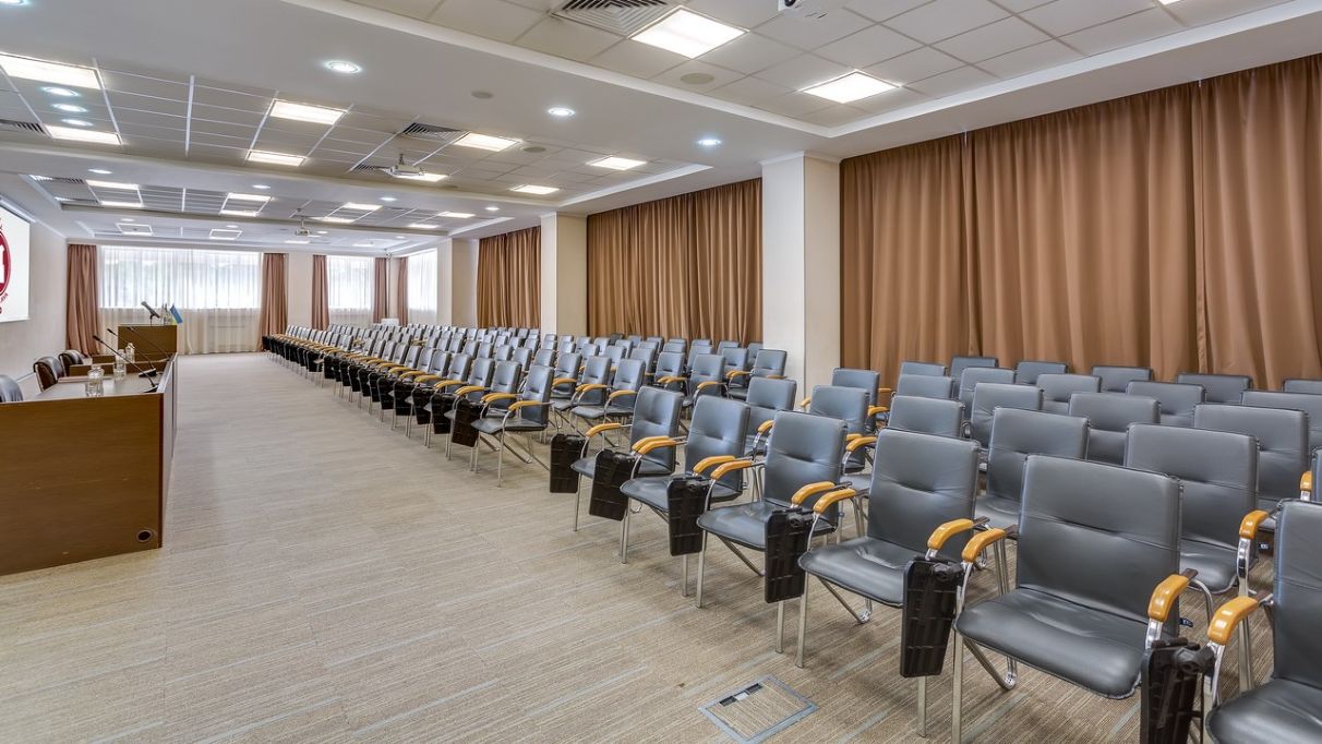 Организация конференций в Киеве и Украине – зал Конгресс в отеле Братислава