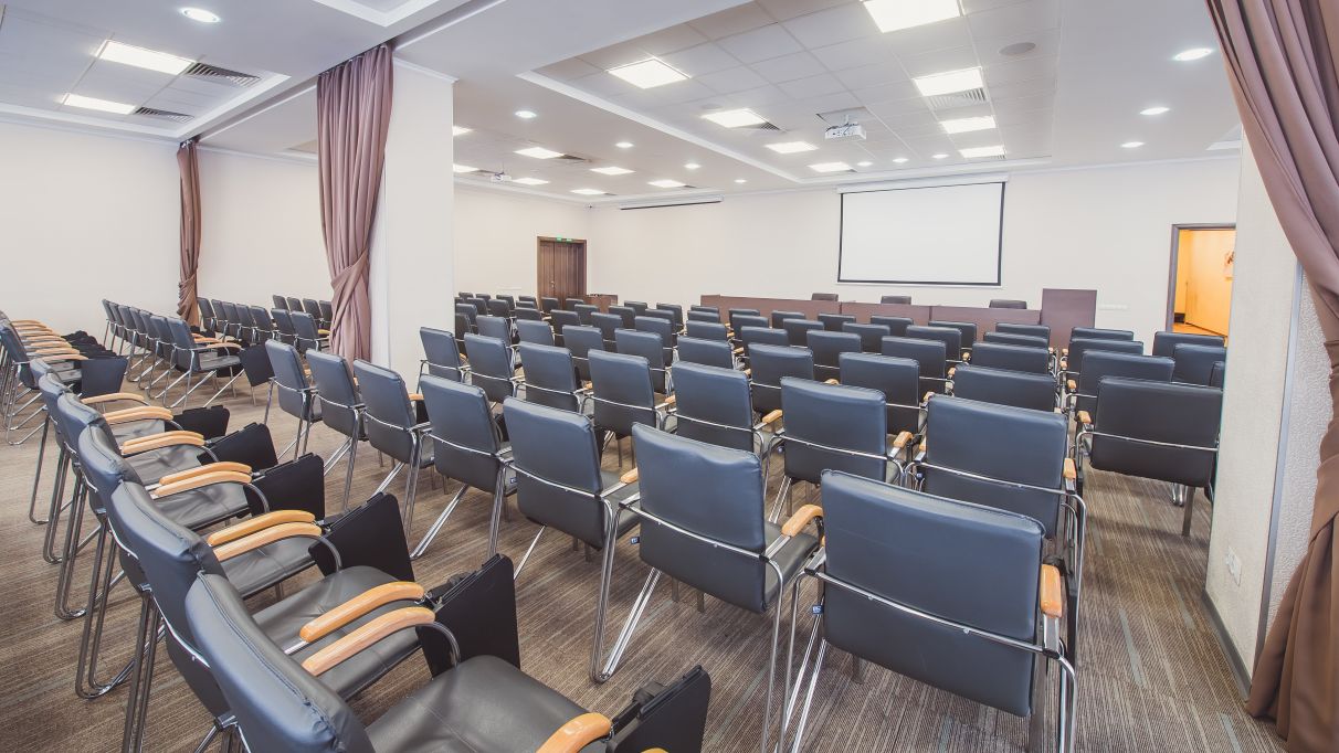 Организация конференций в Киеве и Украине – зал Конгресс в отеле Братислава