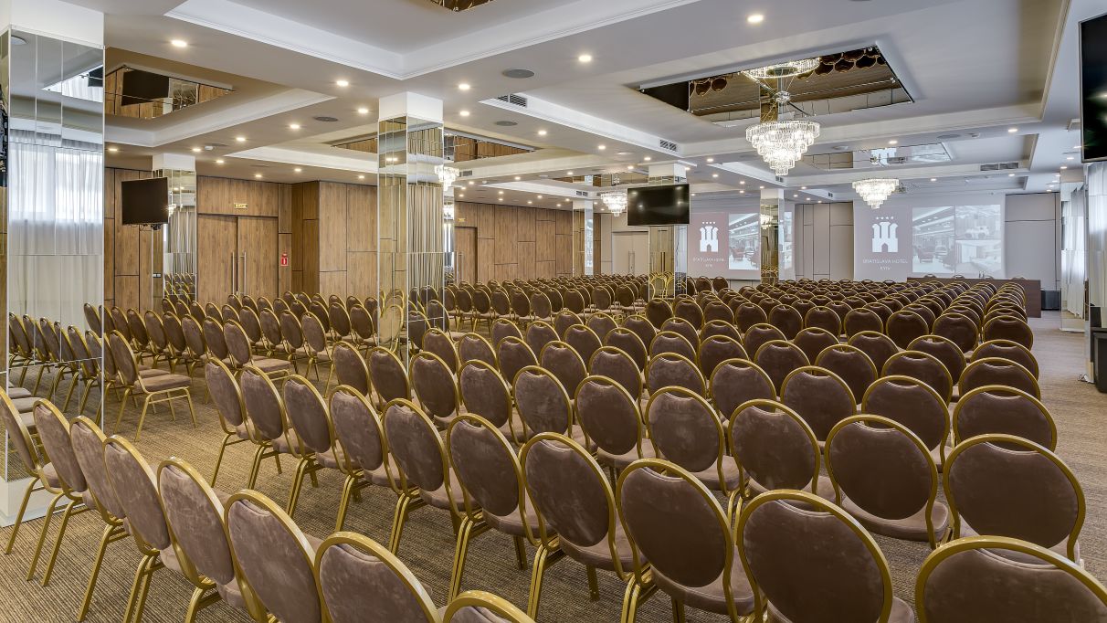 Конференц-сервис Киев – зал Сенатор в отеле Братислава для масштабных событий