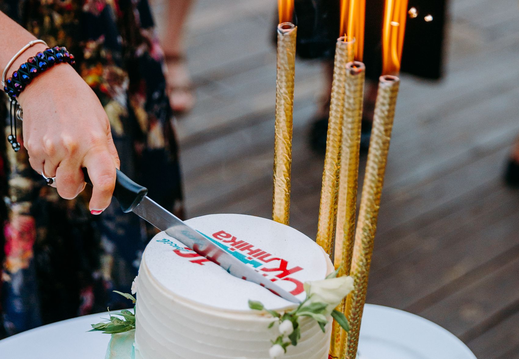 Ювілейний торт – триповерховий святковий торт з логотипом