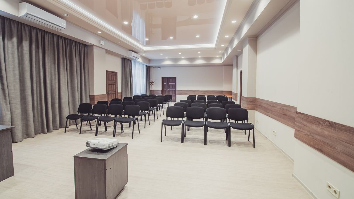 Организация конференций в Киеве и Украине – зал Конгресс в отеле Братислава