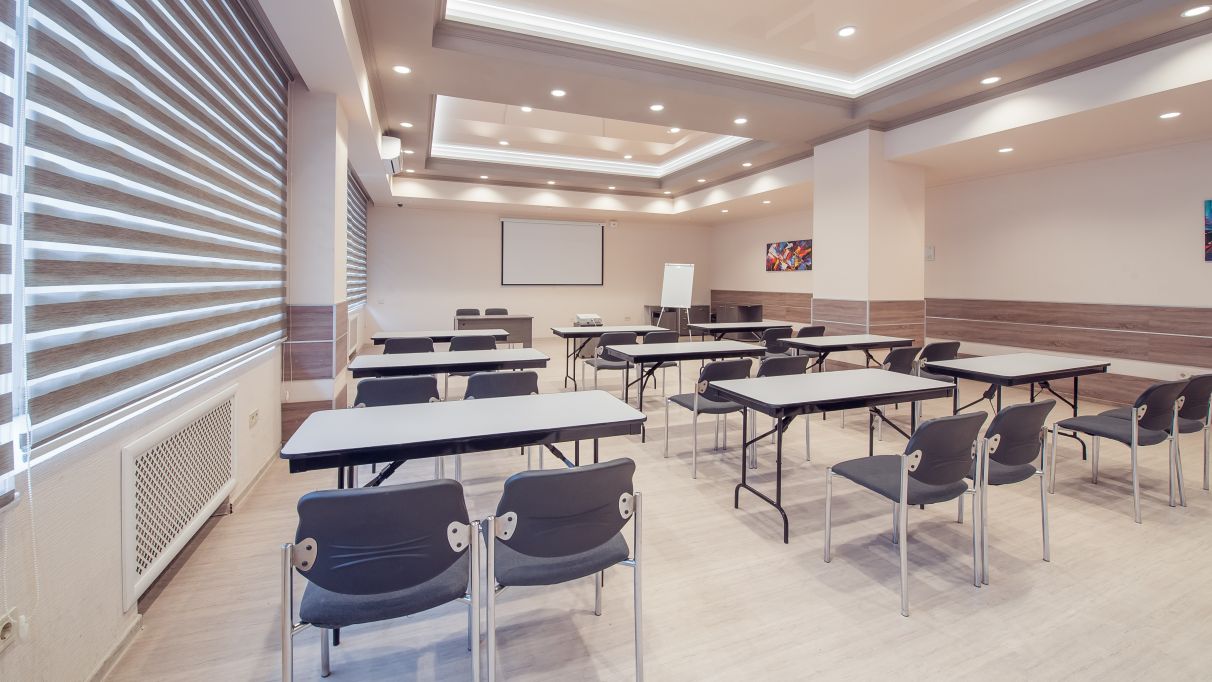 Идеальная локация для проведения семинаров и презентаций в Киеве – зал Альянс Омега