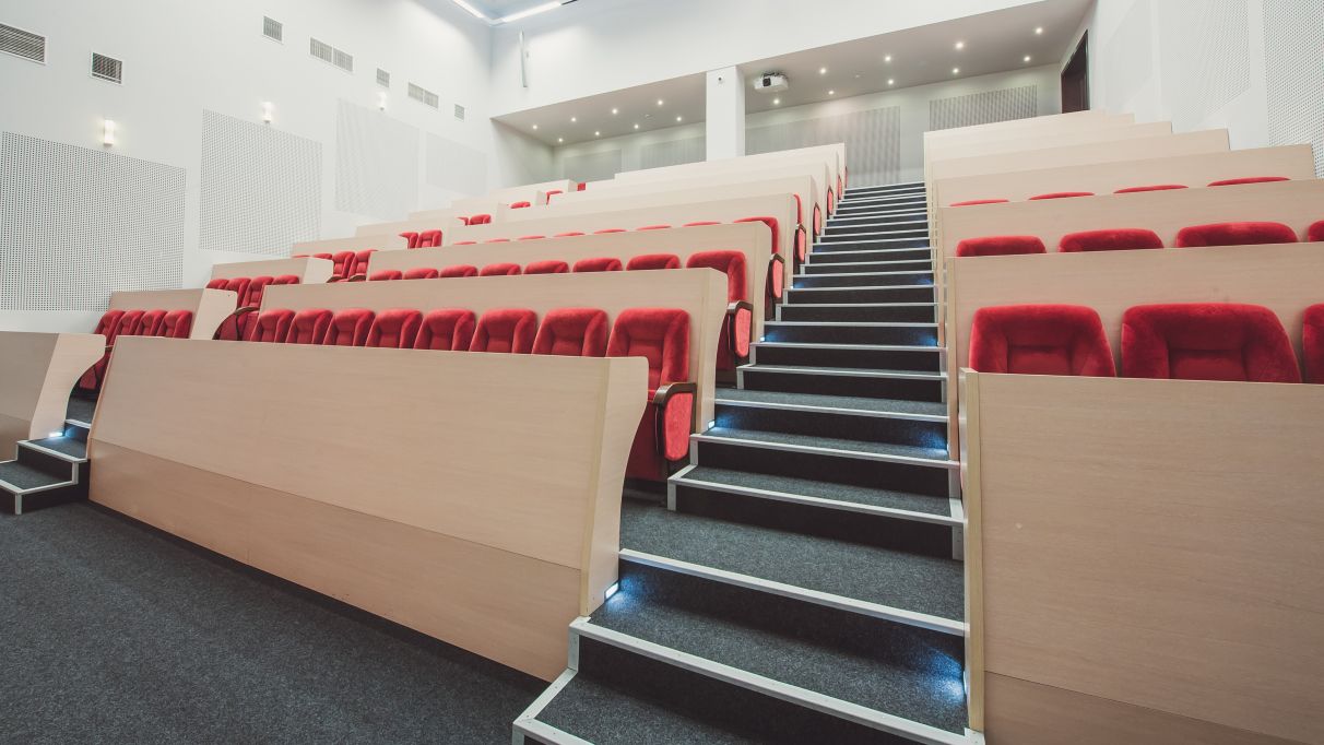 Просторный конференц-зал Аудитория для конференц-сервиса в Киеве