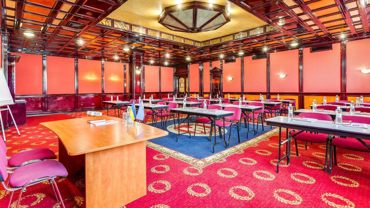 Конференц-сервис Киев – современный зал Red для событий с техническим сопровождением