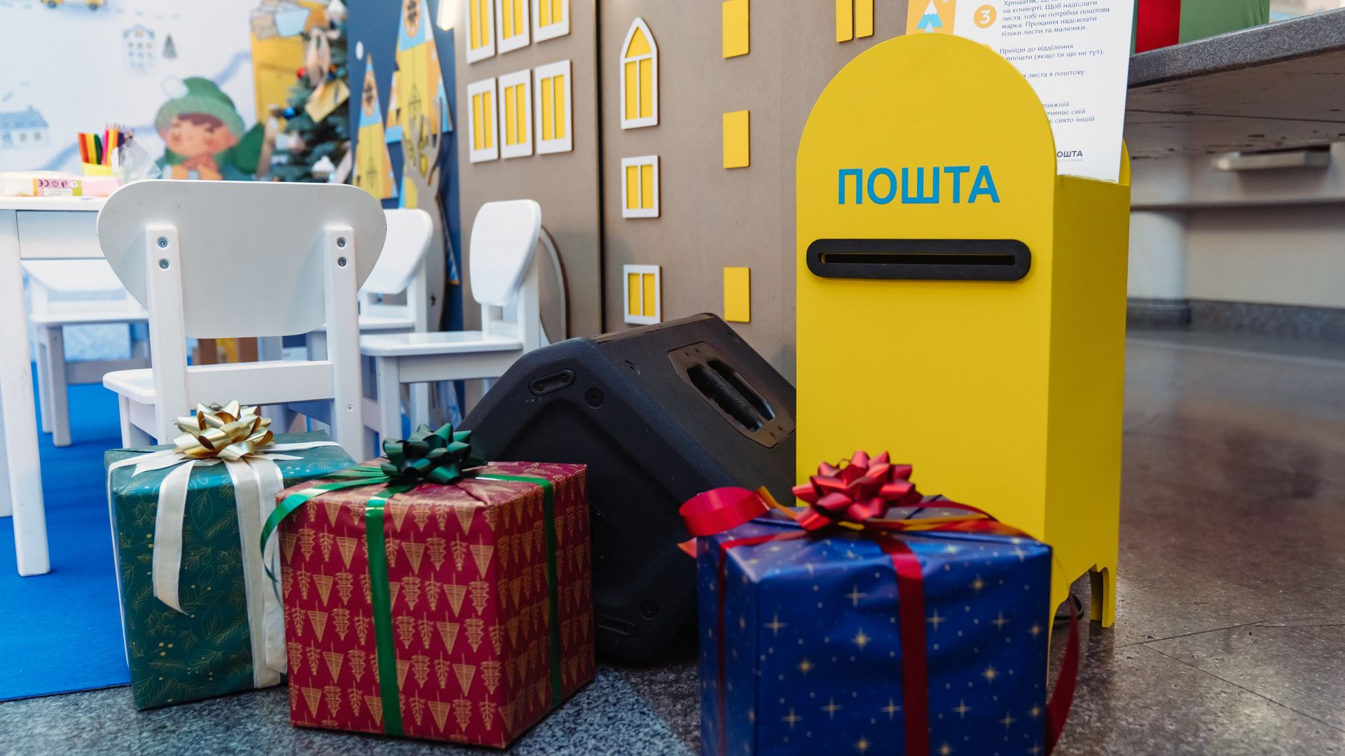 Святковий зал Головпоштамту, оформлений до Дня Святого Миколая