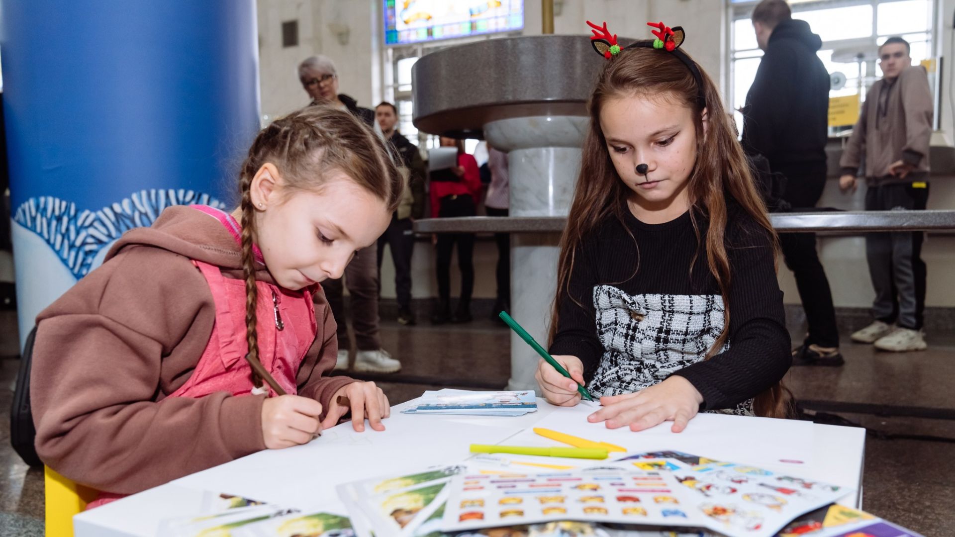 Дитячий майданчик із аніматорами на новорічному івенті