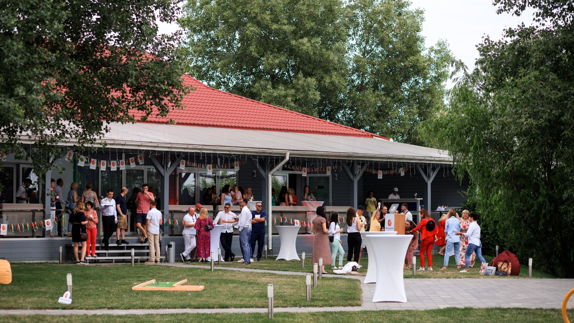 italiiyskyy-uikend-kliniky-maty-ta-dytyna-mittyevyy-druk-foto – Гості отримують надруковані фото з івенту