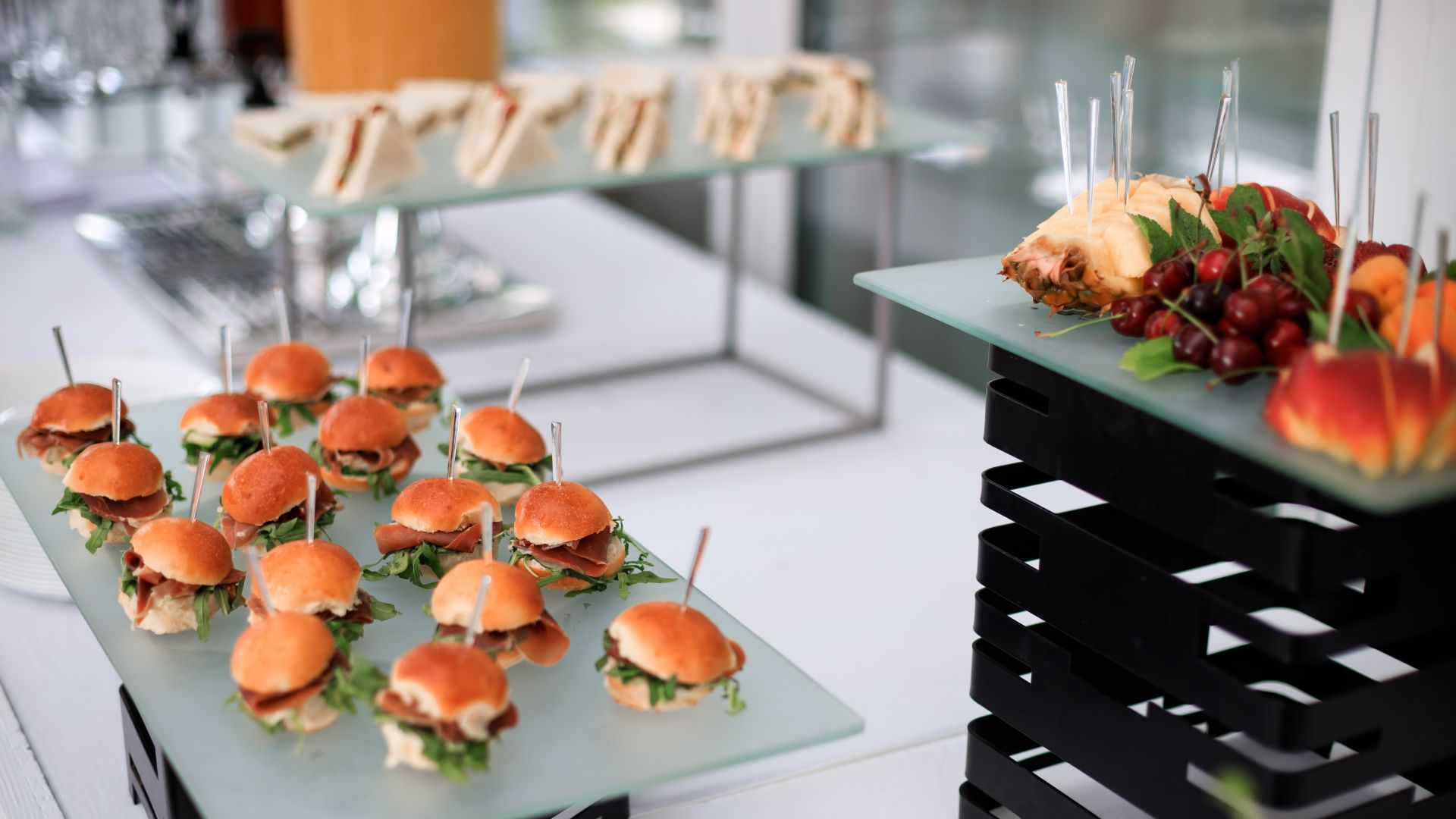 italiiyskyy-uikend-kliniky-maty-ta-dytyna-italyiskyi-keitering – Святковий фуршет із італійськими стравами