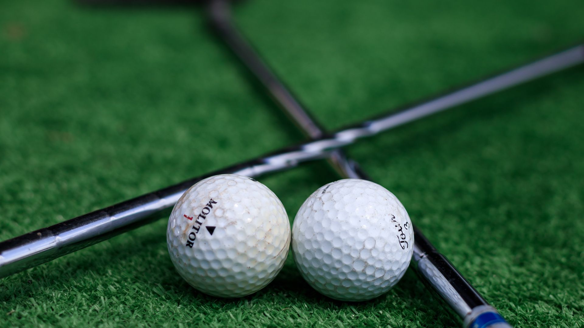 italiiyskyy-uikend-kliniky-maty-ta-dytyna-mini-holf – Гості грають у міні-гольф у стилі під Міланом