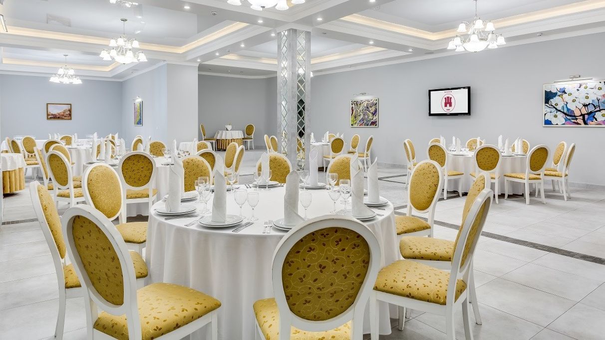 Организация конференций в Киеве – ресторан отеля Братислава, подготовка банкета